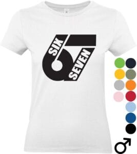 Uvoľnené postojové tričko s číslom 67 v čiernom minimalistickom dizajne na bielom tričku